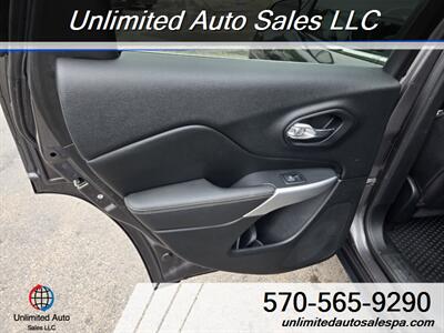 2018 Jeep Cherokee Latitude Plus  Financing Available - Photo 12 - Larksville, PA 18651