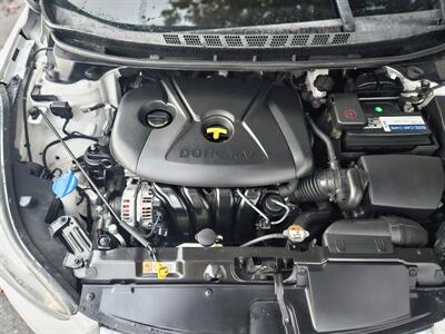 2015 Hyundai Elantra SE   - Photo 11 - Ventura, CA 93003