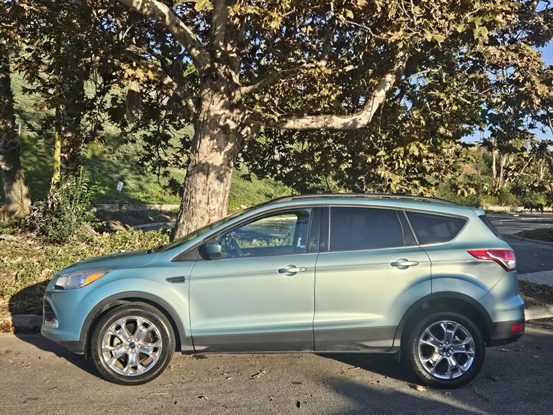 2013 Ford Escape SE   - Photo 1 - Ventura, CA 93003