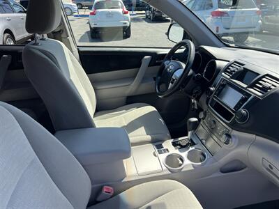 2013 Toyota Highlander Plus   - Photo 10 - Ventura, CA 93003