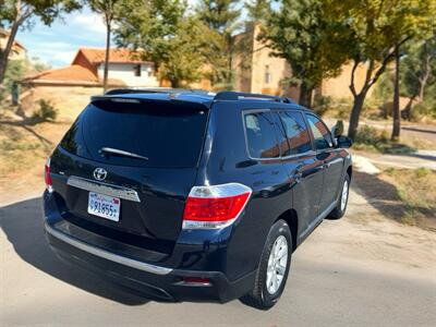 2013 Toyota Highlander Plus   - Photo 6 - Ventura, CA 93003