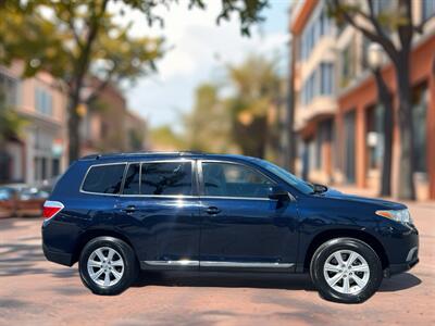2013 Toyota Highlander Plus   - Photo 2 - Ventura, CA 93003