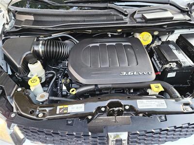 2017 Dodge Grand Caravan SXT   - Photo 16 - Ventura, CA 93003