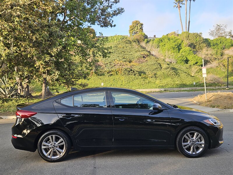 2018 Hyundai Elantra SEL - Photo 1 - Ventura, CA 93003
