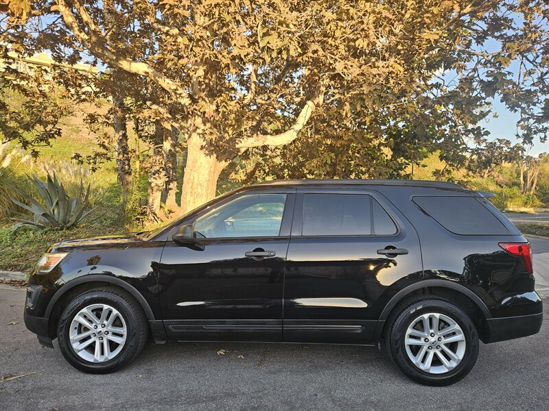 2017 Ford Explorer   - Photo 1 - Ventura, CA 93003