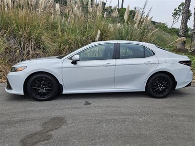 2022 Toyota Camry Hybrid LE   - Photo 4 - Ventura, CA 93003