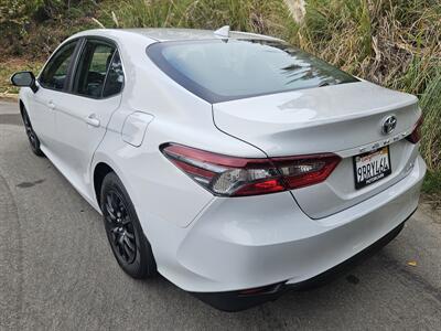 2022 Toyota Camry Hybrid LE   - Photo 8 - Ventura, CA 93003