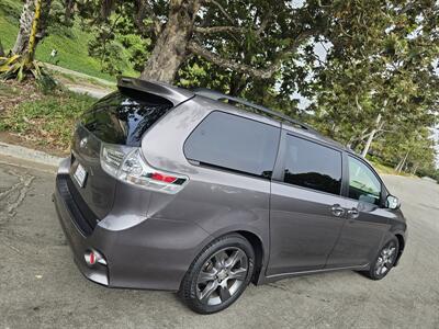 2015 Toyota Sienna SE Minivan 4D - Photo 6 - Ventura, CA 93003