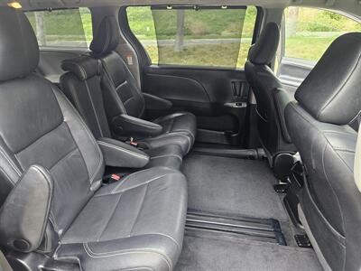 2015 Toyota Sienna SE Minivan 4D - Photo 14 - Ventura, CA 93003