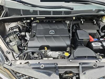 2015 Toyota Sienna SE Minivan 4D - Photo 18 - Ventura, CA 93003