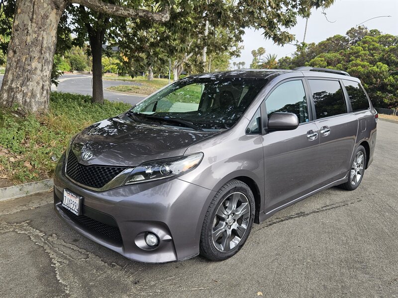 2015 Toyota Sienna SE Minivan 4D   - Photo 1 - Ventura, CA 93003