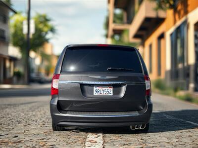 2016 Chrysler Town & Country Touring   - Photo 7 - Ventura, CA 93003