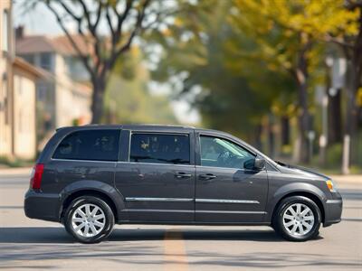 2016 Chrysler Town & Country Touring   - Photo 2 - Ventura, CA 93003