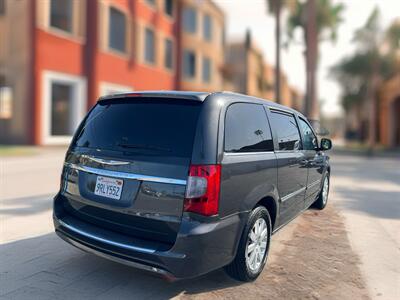2016 Chrysler Town & Country Touring   - Photo 8 - Ventura, CA 93003