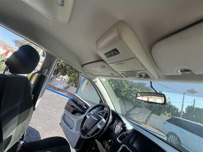 2016 Chrysler Town & Country Touring   - Photo 15 - Ventura, CA 93003