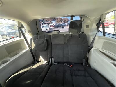 2016 Chrysler Town & Country Touring   - Photo 14 - Ventura, CA 93003