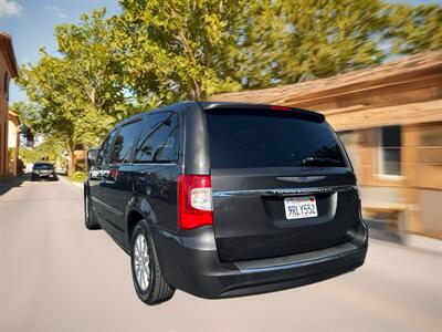 2016 Chrysler Town & Country Touring   - Photo 4 - Ventura, CA 93003