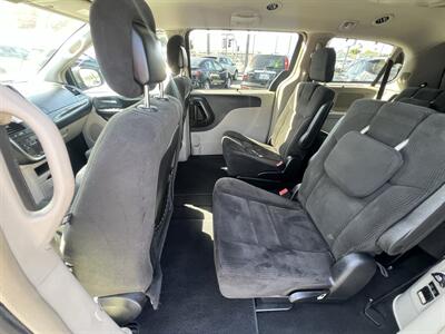 2016 Chrysler Town & Country Touring   - Photo 10 - Ventura, CA 93003