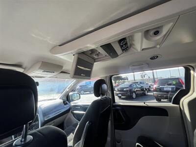 2016 Chrysler Town & Country Touring   - Photo 12 - Ventura, CA 93003