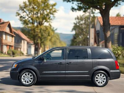 2016 Chrysler Town & Country Touring   - Photo 1 - Ventura, CA 93003