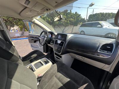2016 Chrysler Town & Country Touring   - Photo 22 - Ventura, CA 93003