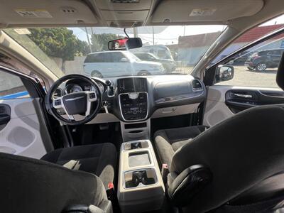 2016 Chrysler Town & Country Touring   - Photo 18 - Ventura, CA 93003