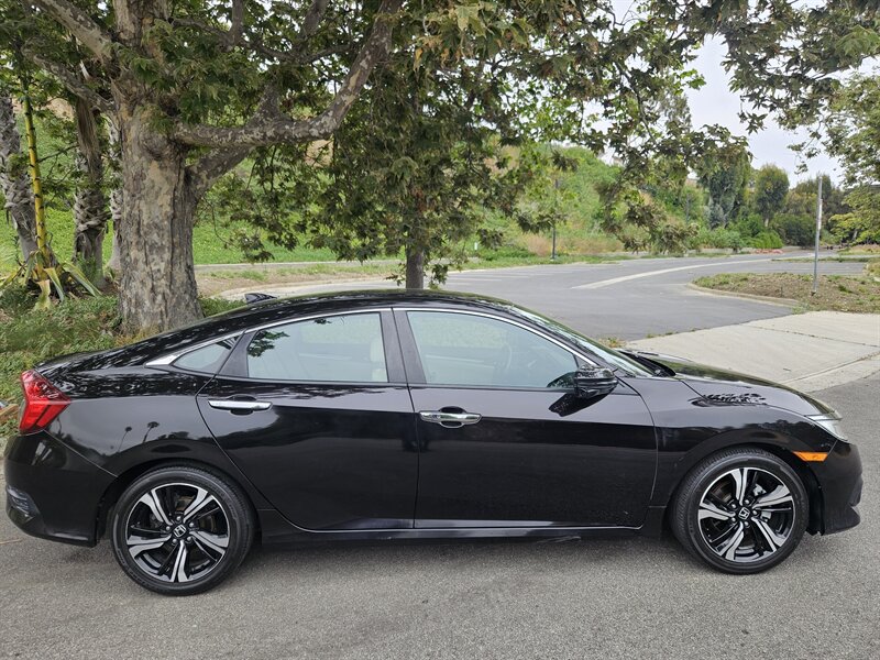 2016 Honda Civic Touring   - Photo 1 - Ventura, CA 93003