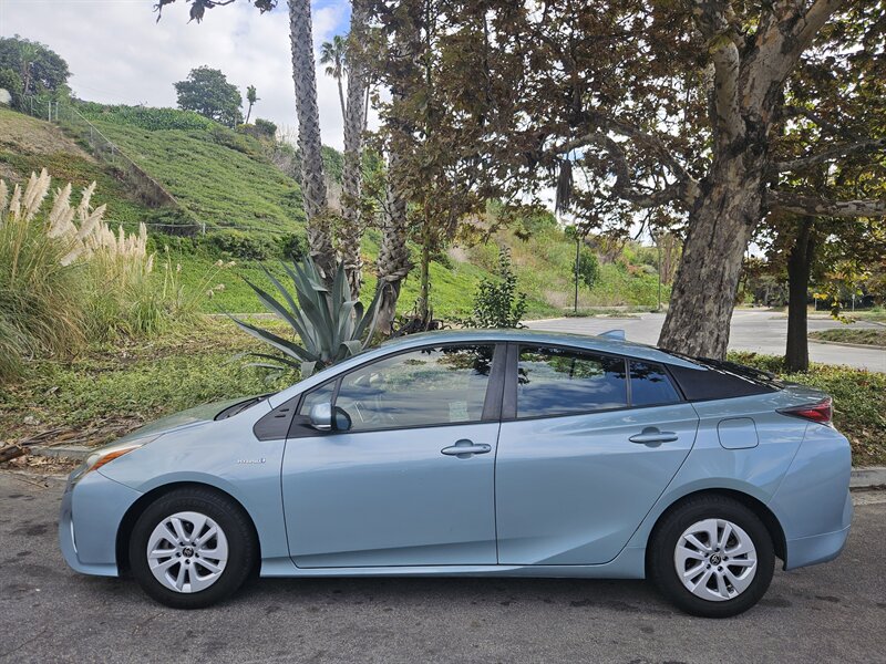 2017 Toyota Prius Two   - Photo 1 - Ventura, CA 93003