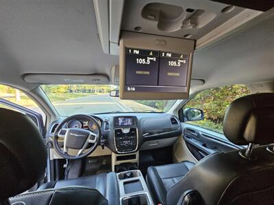 2016 Chrysler Town & Country Touring   - Photo 5 - Ventura, CA 93003