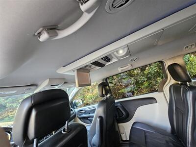 2016 Chrysler Town & Country Touring   - Photo 8 - Ventura, CA 93003