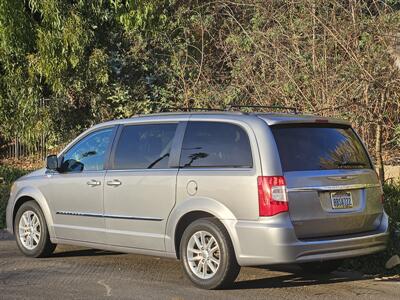 2016 Chrysler Town & Country Touring   - Photo 2 - Ventura, CA 93003