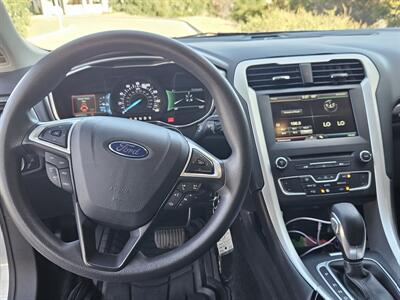 2016 Ford Fusion SE - Photo 8 - Ventura, CA 93003