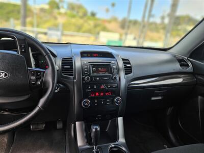 2012 Kia Sorento EX   - Photo 11 - Ventura, CA 93003