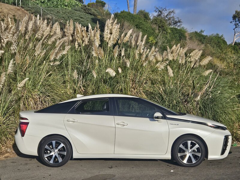 2019 Toyota Mirai   - Photo 1 - Ventura, CA 93003