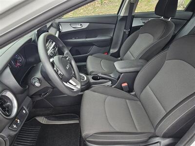 2023 Kia Forte LXS   - Photo 16 - Ventura, CA 93003