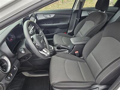 2023 Kia Forte LXS   - Photo 25 - Ventura, CA 93003