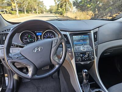 2013 Hyundai SONATA Hybrid Limited   - Photo 13 - Ventura, CA 93003