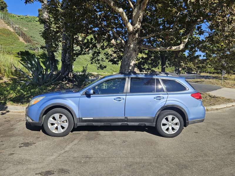 2011 Subaru Outback 2.5i Limited   - Photo 1 - Ventura, CA 93003