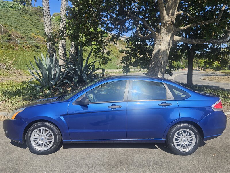 2009 Ford Focus SE - Photo 1 - Ventura, CA 93003