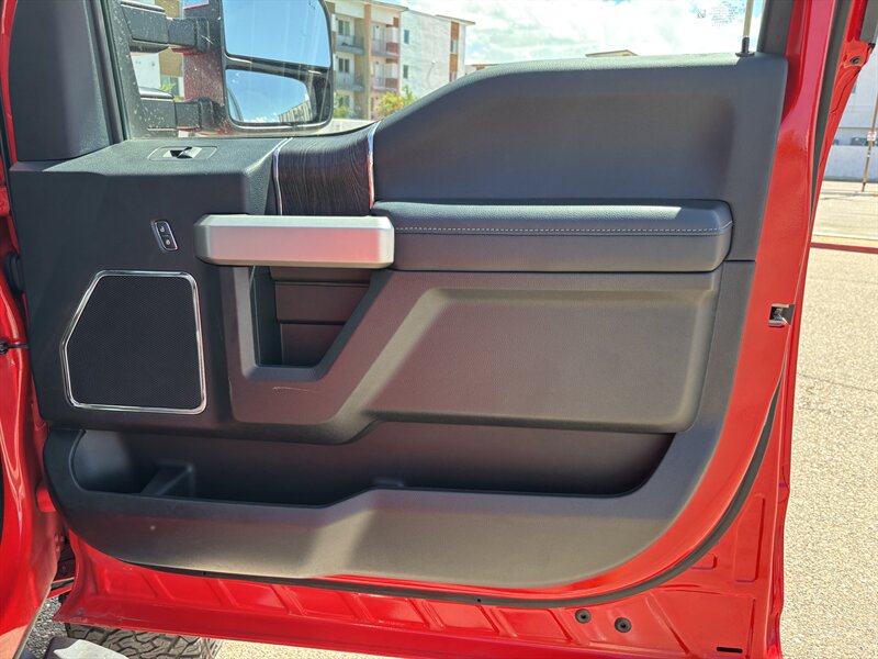 2020 Ford F-250 Lariat photo 31