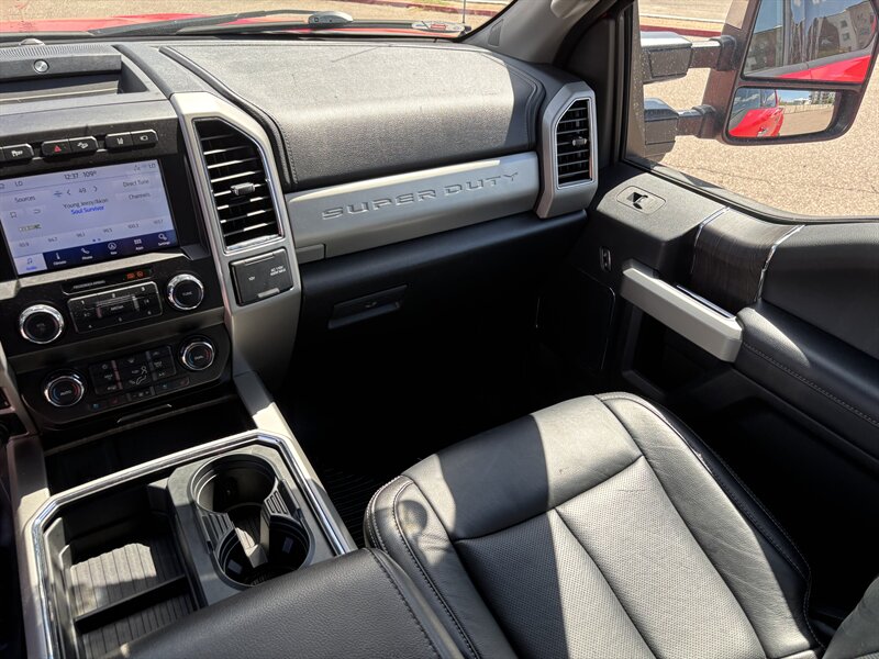 2020 Ford F-250 Lariat photo 30