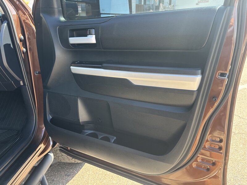 2017 Toyota Tundra CREWMAX 4WD TRUCK ARIZONA OWNED TOYOTA TUNDRA 4X4 - Photo 30 - Scottsdale, AZ 85257