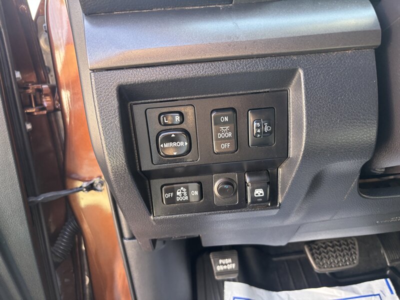 2017 Toyota Tundra CREWMAX 4WD TRUCK ARIZONA OWNED TOYOTA TUNDRA 4X4 - Photo 18 - Scottsdale, AZ 85257