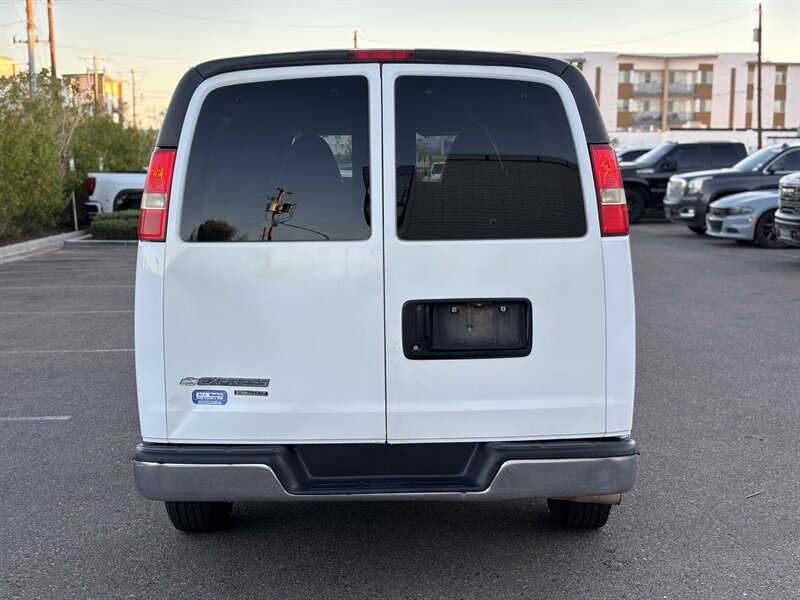 2012 Chevrolet Express LT 3500 Passenger Van photo 3