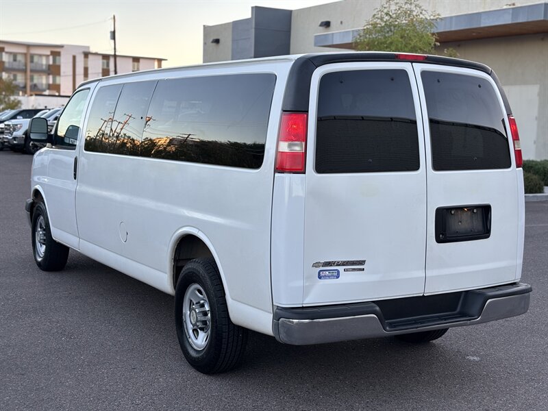 2012 Chevrolet Express LT 3500 Passenger Van photo 4