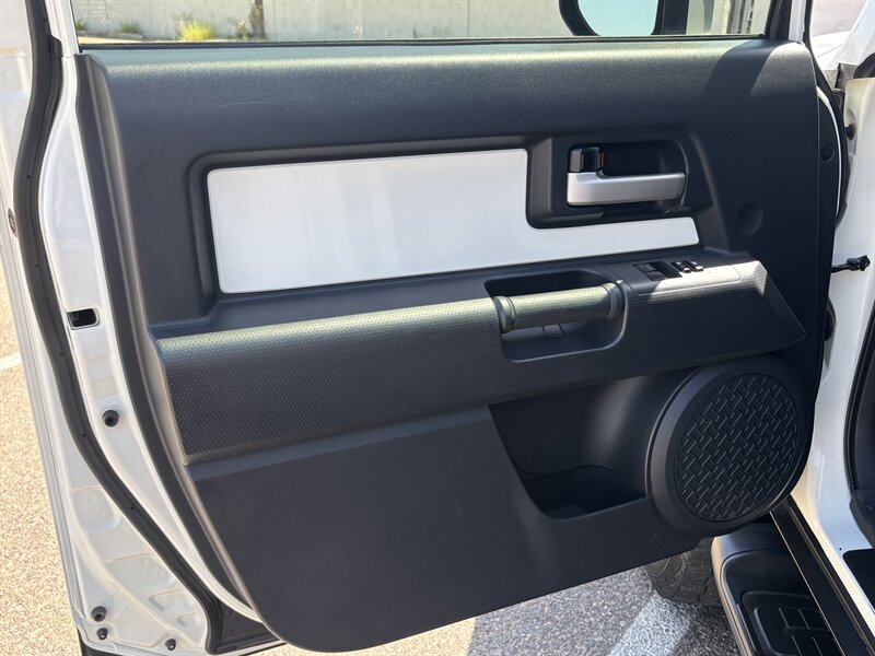 2014 Toyota FJ Cruiser 4WD SUV 84K MI UPGRADE PKG TOYOTA FJ CRUISER 4X4 - Photo 17 - Scottsdale, AZ 85257