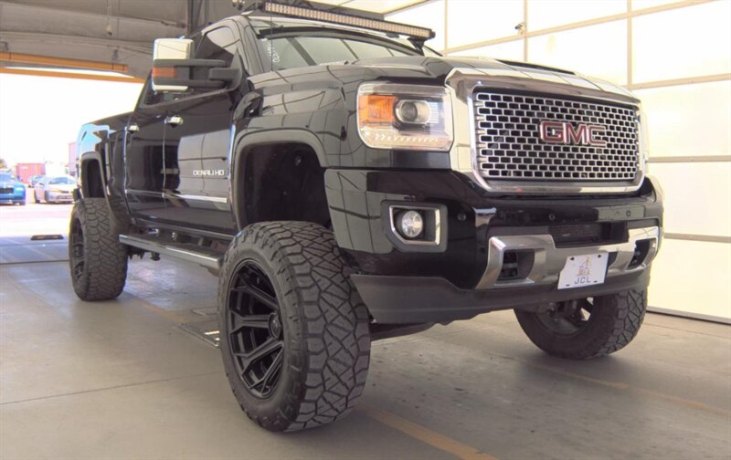2017 Gmc Sierra 2500 Denali photo 2