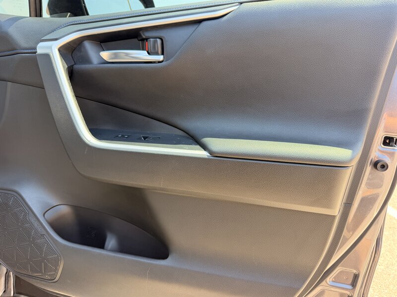 2022 Toyota RAV4 Hybrid XSE AWD SUV LOCAL TRADE IN TOYOTA RAV4 HYBRID AWD - Photo 27 - Scottsdale, AZ 85257