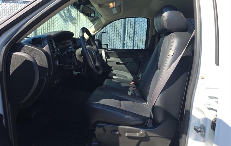 2011 Chevrolet Silverado 3500HD photo 4