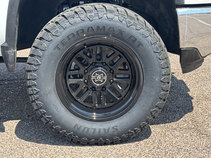 2024 Chevrolet Silverado 2500 LIFTED LONG BED DIESEL TRUCK 4WD 3 " LIFT 37 " TIRES - Photo 6 - Scottsdale, AZ 85257